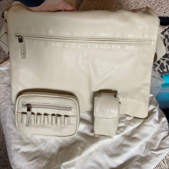 Kenneth Cole Messenger Bag - Picture 6 of 9